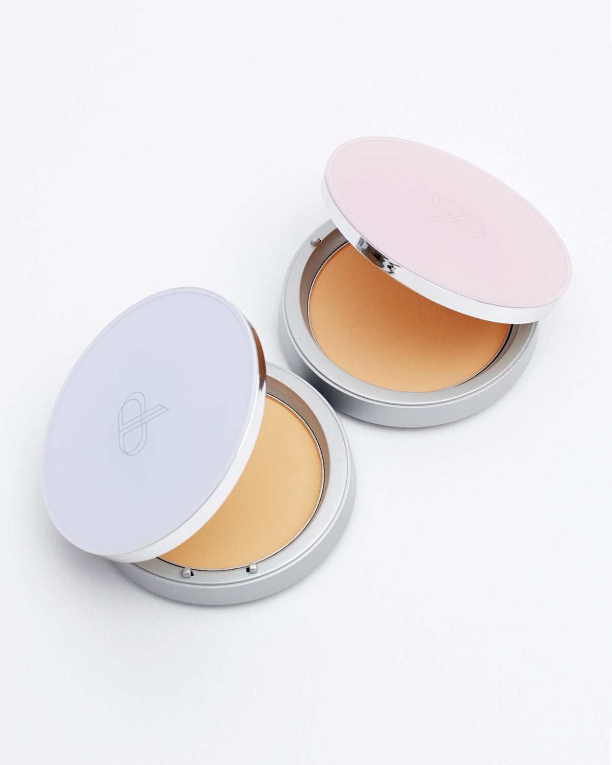 Flawless and Matte All Day Long  This lightweight pressed powder pact helps cover imperfection, controls excessive sebum, and refines the appearance of the skin. Enriched with micro-fine pigments to leave your complexion looking flawless and matte all day long. 